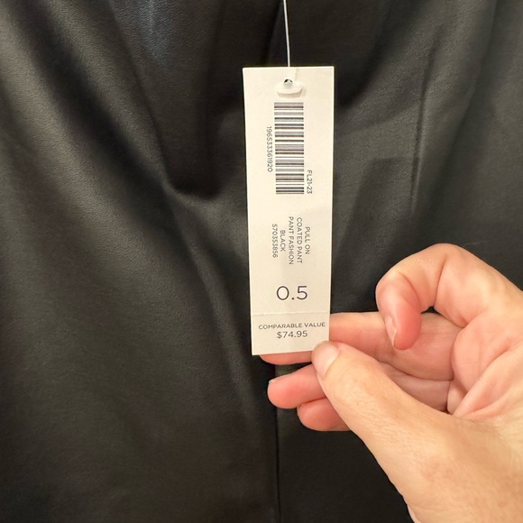 Chicos Faux leather pant. Black. Size 0.5 - Picture 8 of 12